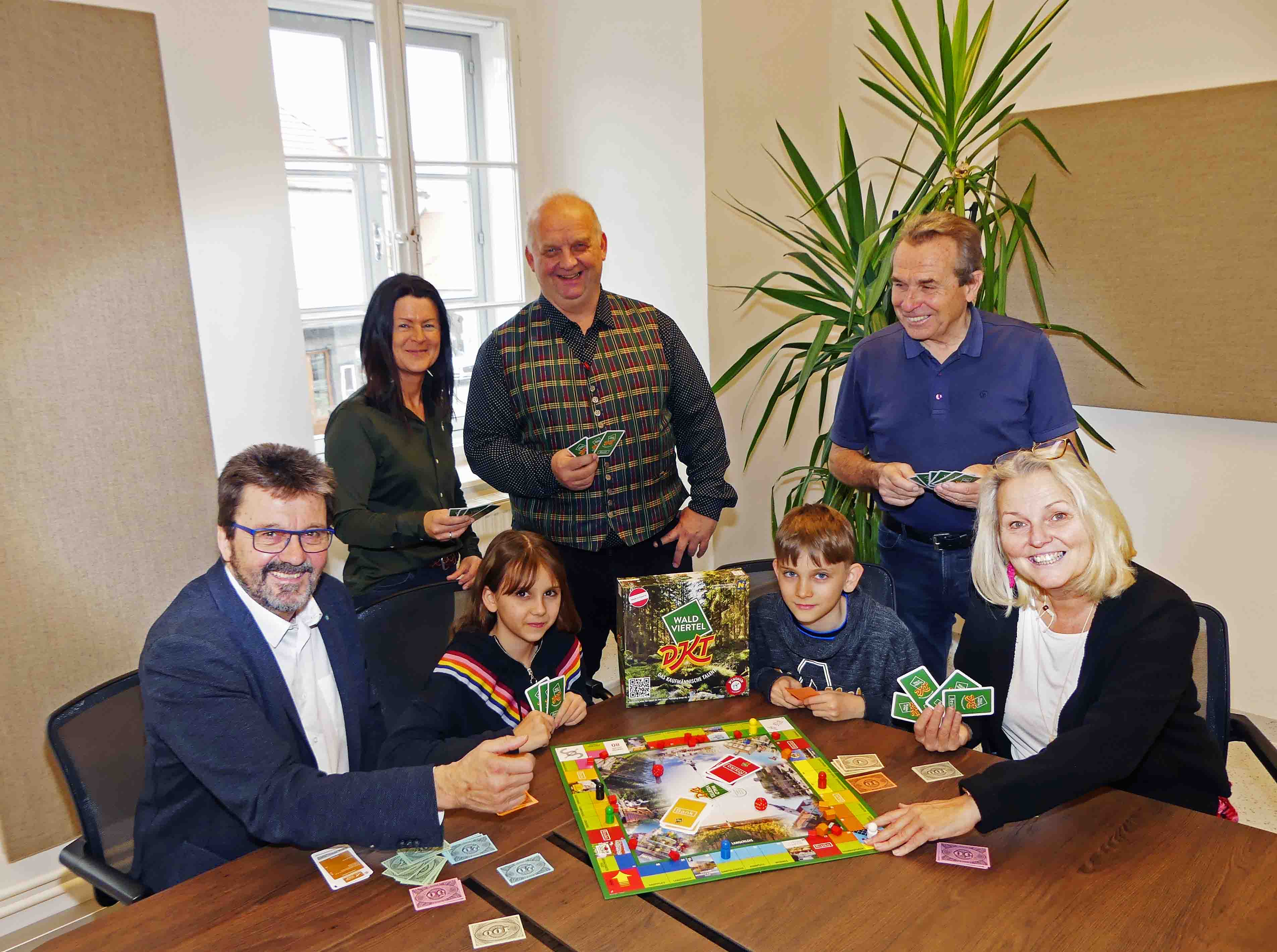 Bildtext: Zum Probespiel trafen sich (li) Bgm. Gerhard Lentschig, Ajla und Ermin Lentschig, StR Maria van Dyck, (hinten) Mag. Petra Zach, Museumsleiter Toni Mück und Kulturstadtrat Martin Seidl. Foto: Hohenegger